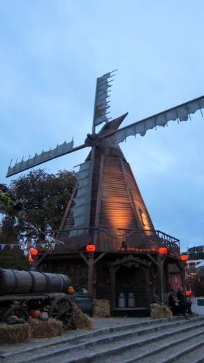 (Re)VISIONS of a Copenhagen Halloween