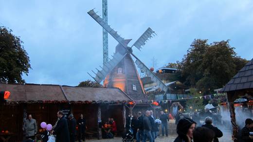 (Re)VISIONS of a Copenhagen Halloween