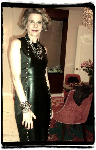 Prepping Kevyn at her suite. Studded black dress by Two Chic. “Manila Muse” necklace and arm swag by JÔ.