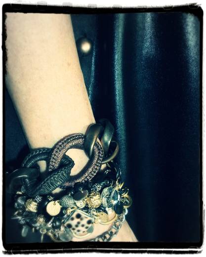 Arm swag: Max Tribe bracelet– antique copper maxi chain with copper metallic and café noir cords twine. Radikal bracelet – handmade multi cords bracelet with twined metal, mother of pearl, coral, wood, precious stones and Swarovski crystals. Urban Jungle bracelet – multi chain bracelet in steel, gold, copper and gunmetal finishes by JÔ by Joyce Oreña.